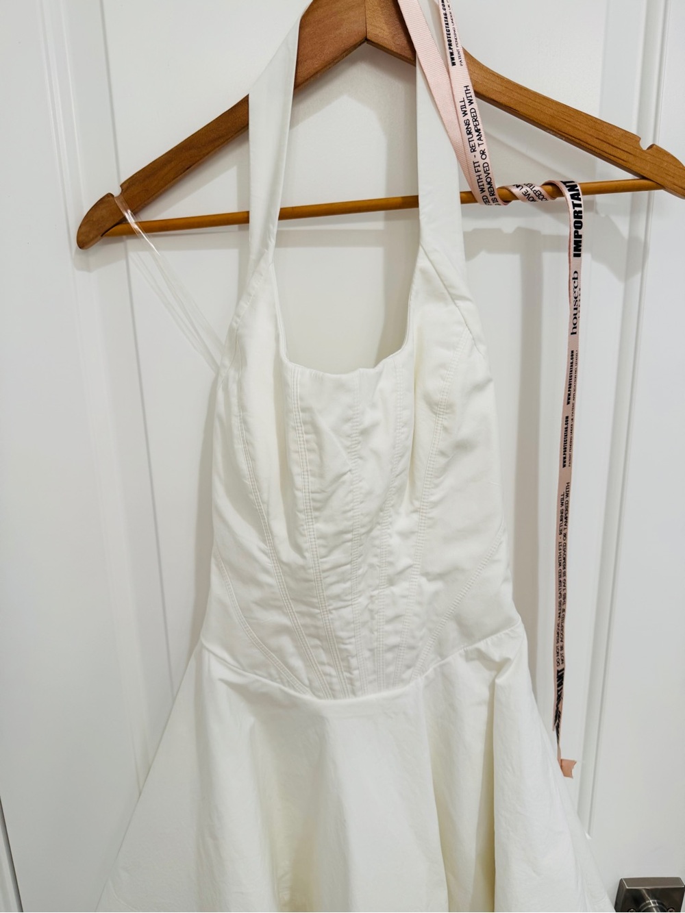 HOUSE OF CB SASHA
White Halter Neck Mini Dress fit and flare
SIZE XS 269 HoCo - Picture 6 of 14